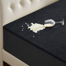 Load image into Gallery viewer, Ophanie Mattress Protector
