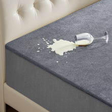 Load image into Gallery viewer, Ophanie Mattress Protector